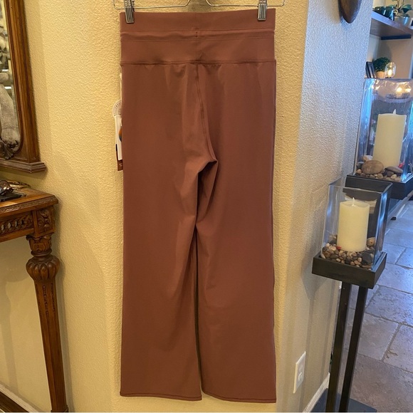 Vuori  Brown Wide-Leg Pants Short - Picture 4 of 11